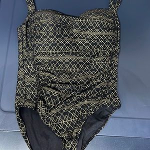 ✨NipTuck Swim Black and Gold Structured Bathing Suit